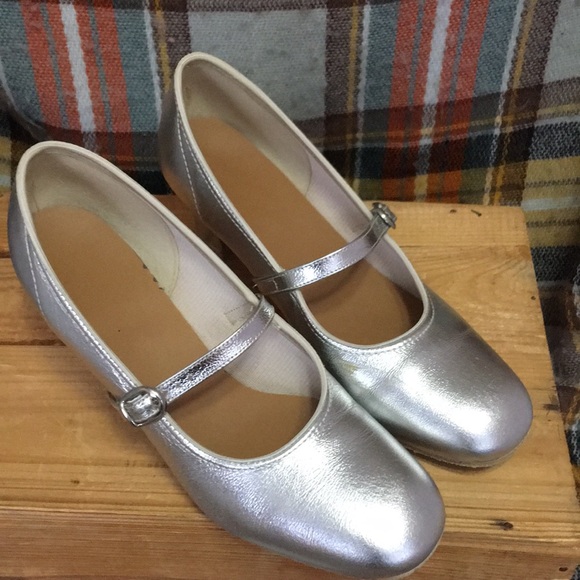 ladies silver shoes size 6